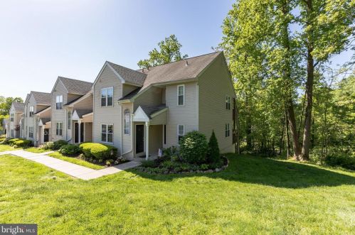 444 Derry Dr, Chester, PA 19014-1254