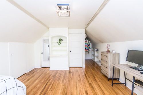 8415 Fox Croft Ln, Milwaukee WI 53217-2226 exterior