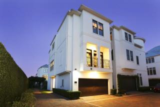 6040 Post Oak Green Ln, Houston TX  77055-5500 exterior