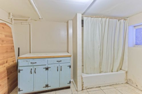 6328 Mozart St, Chicago IL 60659-1521 exterior