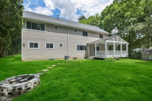 40 Camden Pl, West Milford Lakes NJ  07480-1106 exterior