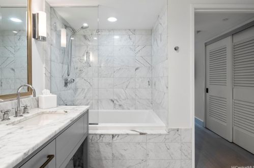 223 Saratoga Rd, Honolulu HI  96815-1942 exterior