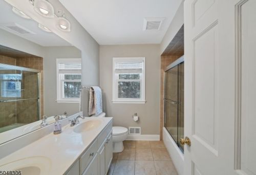 4 Seward Pl, Chester NJ 07930-2609 exterior