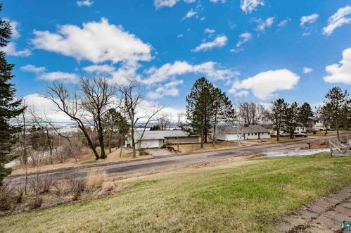 2701 13 St, Duluth MN 55806-1114 exterior