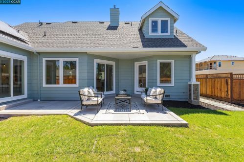 1711 Berrywood Dr, Concord CA 94521-2142 exterior