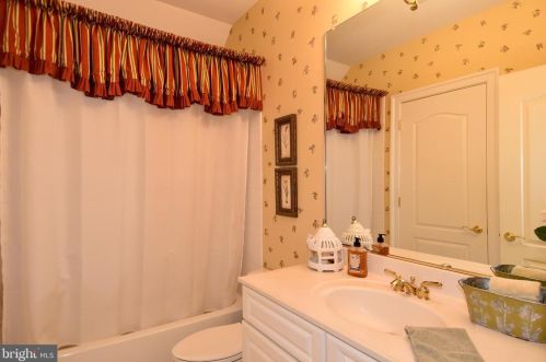 11300 Glen Rd, Rockville MD 20854-1849 exterior