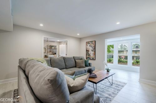 25 Chaumont Sq, Atlanta GA  30327-1088 exterior