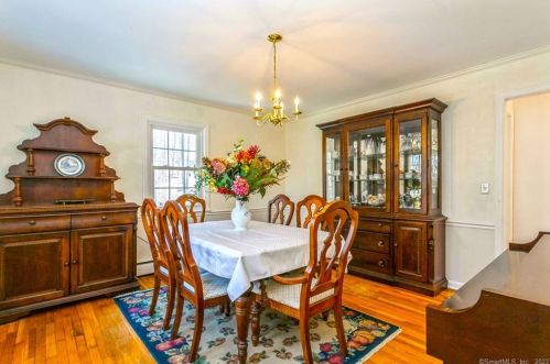 140 Bennetts Farm Rd, Ridgefield CT 06877-1512 exterior