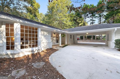 7330 Hunters Branch Dr, Atlanta GA  30328-1721 exterior