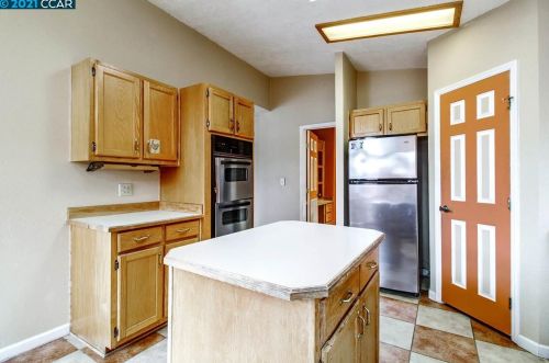 826 Navaronne Way, Concord CA 94518-2173 exterior