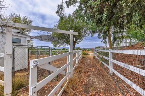 31440 Avenida Del Reposo, Temecula CA 92591-1723 exterior