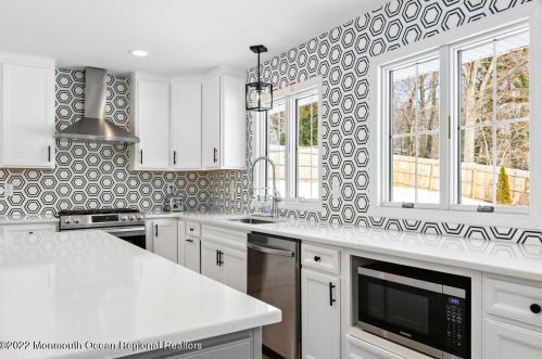 284 Pelican Rd, Middletown NJ 07748-3040 exterior