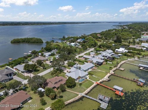 3010 Newfound Harbor Dr, Merritt Island FL 32952-2624 exterior