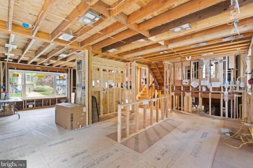 5121 Klingle St, Washington DC  20016-2654 exterior