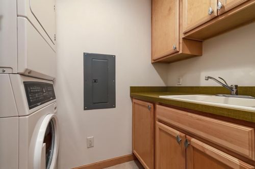 100 Wisconsin Ave, Madison WI 53703-2104 exterior