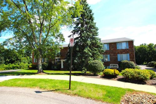 609 Bonnie Brae Dr, Moon Twp PA  15108-3853 exterior