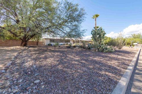 420 Essex Ln, Tucson, AZ 85711-4522