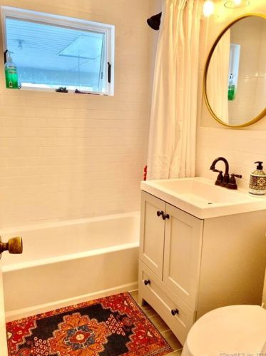 56 Osage Dr, Wallingford CT  06492-2812 exterior