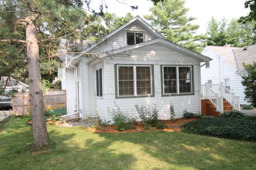 718 Pinehurst Blvd, Kalamazoo, MI 49006-3054