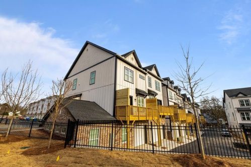 2010 Main St, Atlanta GA  30318-0016 exterior