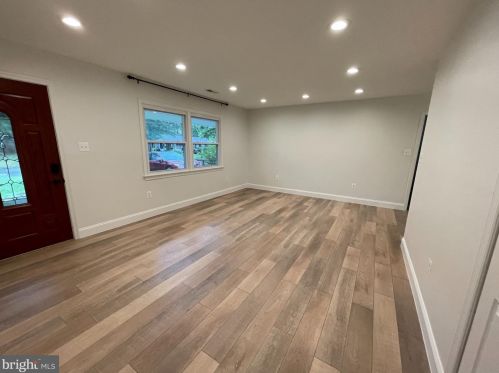 5925 Brookview Dr, Alexandria VA  22310-1851 exterior