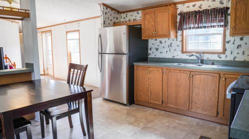 109 Farm Ln, Seabrook, NH 03874-4207