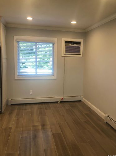 27 Marilyn Ct, Babylon NY  11704-7914 exterior