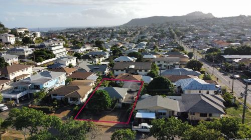 3877 Claudine St, Honolulu HI 96816-4333 exterior