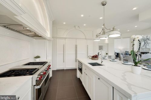 9318 Cranford Dr, Rockville MD 20854-2231 exterior