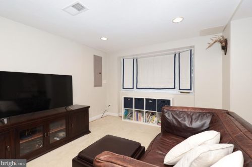 827 Royal St, Alexandria VA  22314-4340 exterior