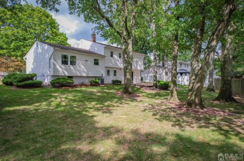 7 Meredith Rd, Edison NJ 08817-2231 exterior