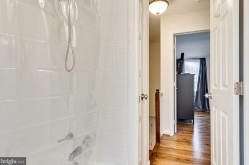 6002 Kings Hwy, Alexandria VA 22303-2219 exterior