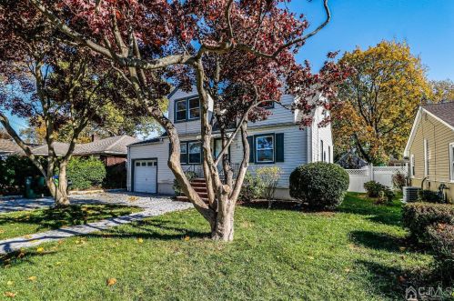 212 Jackson Ave, Edison NJ  08837-2833 exterior