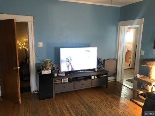 55 Clinton Pl, East Rutherford NJ 07073-1323 exterior