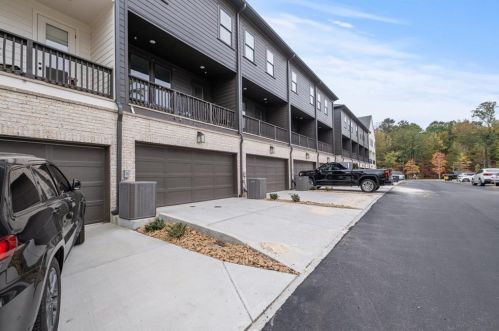 6562 Beacon Dr, Atlanta GA 30328-4204 exterior