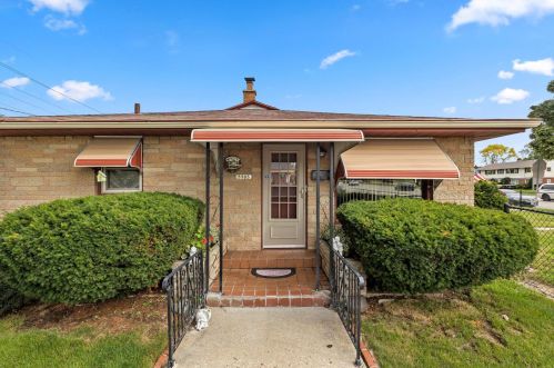 5703 76th St, Milwaukee, WI 53218-2253