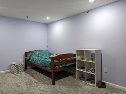 247 Hackmatack St, Manchester CT 06040-6512 exterior