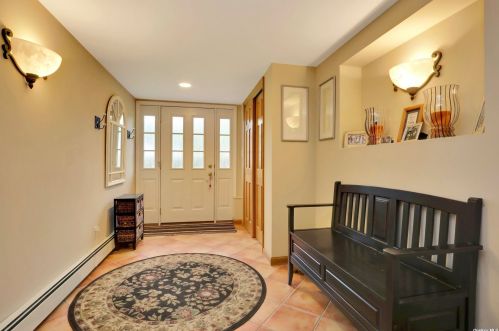 6 Cason Dr, Commack NY 11725-1909 exterior