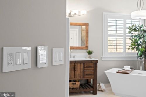 5235 Bessley Pl, Alexandria VA 22304-8646 exterior