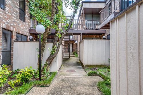 6050 Birchbrook Dr, Dallas, TX 75206-4496