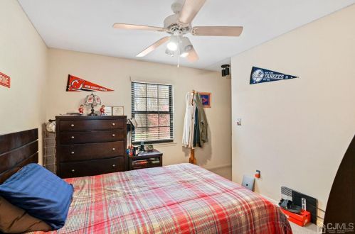 46 Woodfern St, Edison NJ 08820-1443 exterior