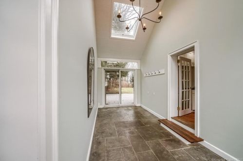 6 Cliffview Dr, Norwalk, CT 06850-1601