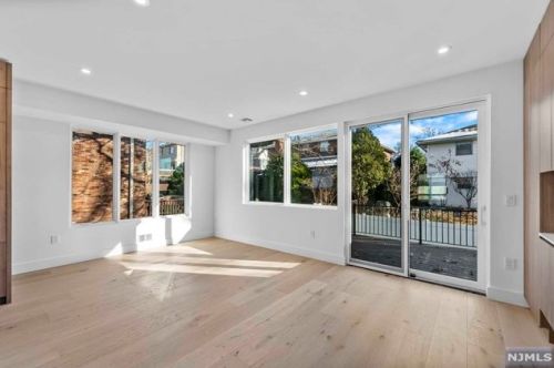 152 Morningside Ln, Palisades Park NJ 07650-1918 exterior