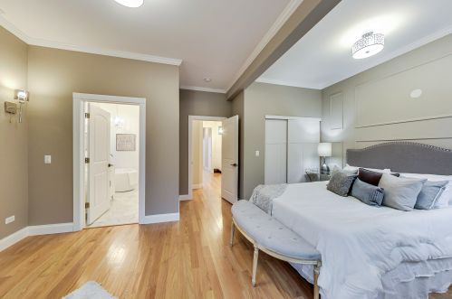 4912 Washington Park Ct, Chicago IL 60615-2304 exterior