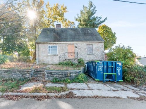 162 Colonial Rd, Providence, RI 02906-2550