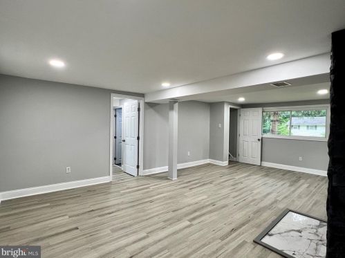 5910 Brookview Dr, Alexandria VA 22310-1819 exterior