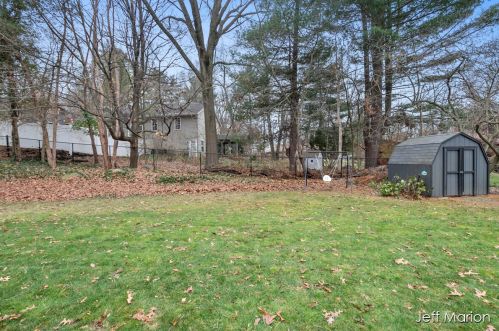 7146 Thorncrest Dr, Grand Rapids MI 49546-7358 exterior