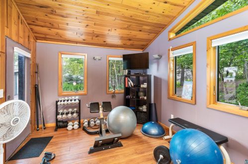 6649 Is Bch Dr, Duluth MN 55803-9379 exterior