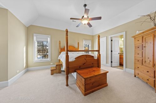 540 Kenilworth Ave, Elmhurst IL 60126-4445 exterior