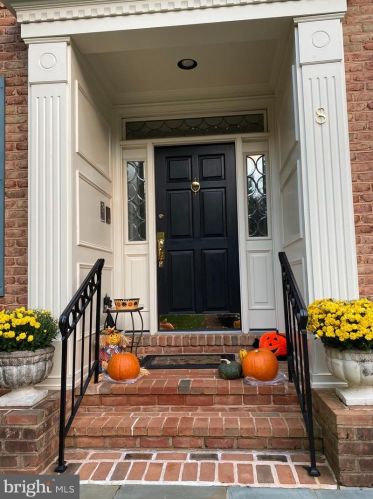 9829 Darcy Forest Dr, Silver Spring MD  20910-1168 exterior